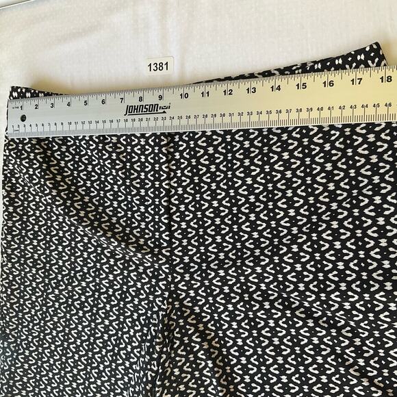 Mario Serrani Italy Women’s Fancy Shorts size 16, Patern Black White - Picture 2 of 10